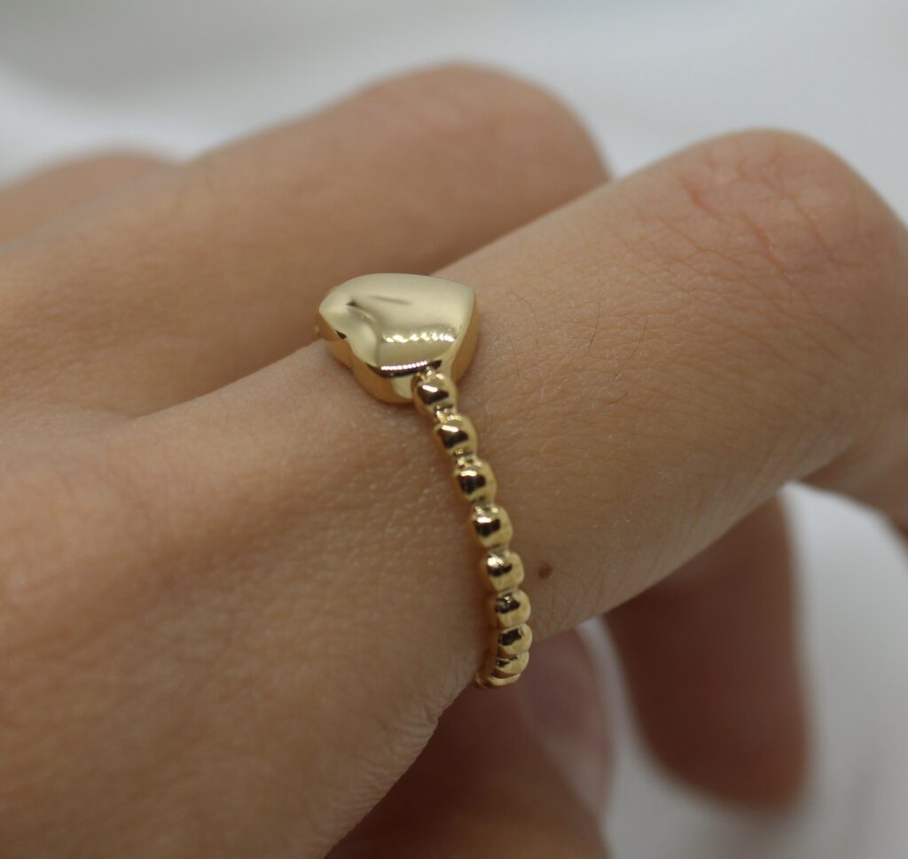 anello heart, in acciaio inossidabile. disponibile sia in versione dorata sia argentata.
